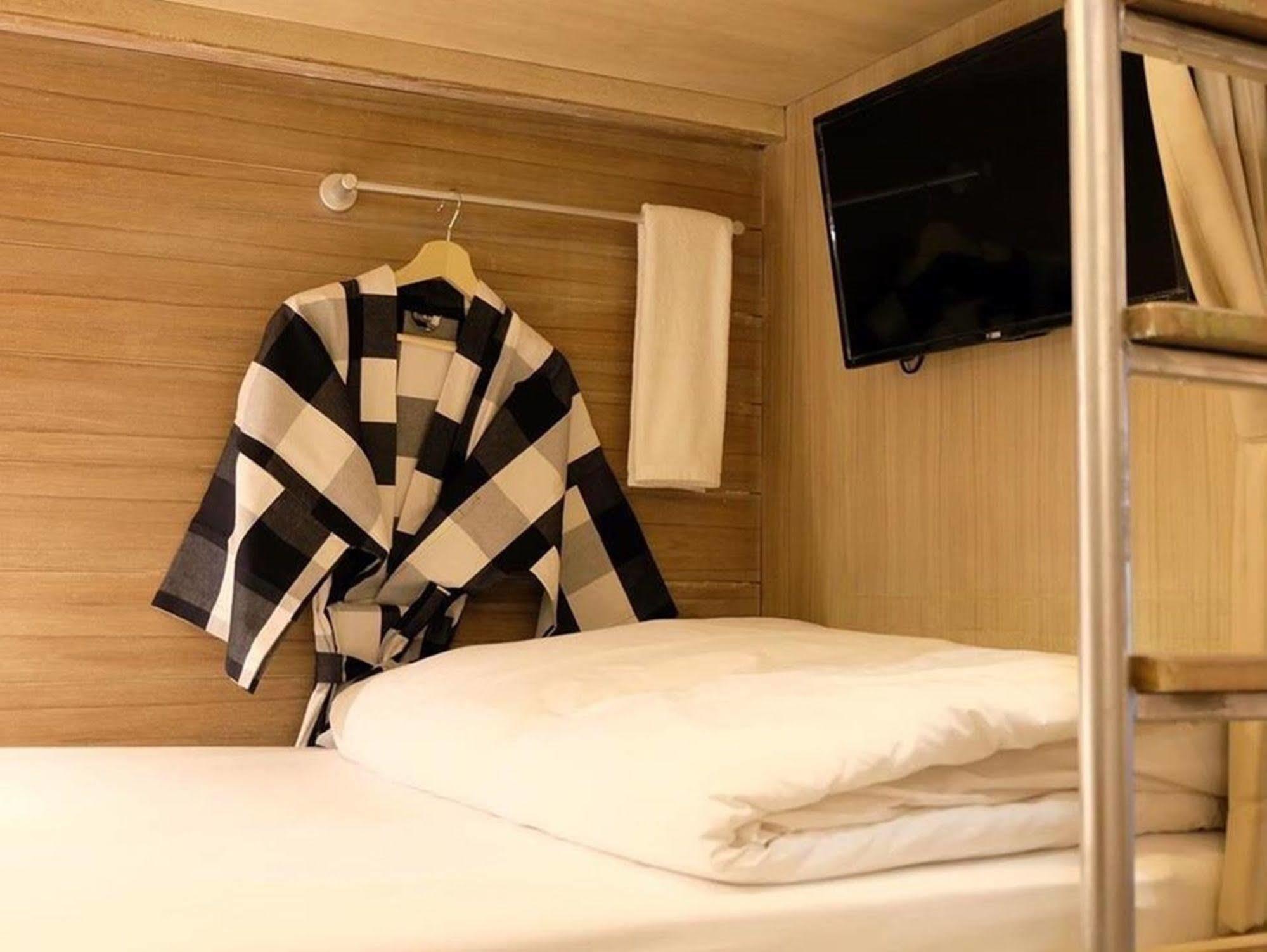 Canale Hostel Bangkok Bagian luar foto